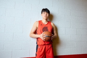 隊(duì)記：楊瀚森第一年打不好也沒(méi)關(guān)系 他才20歲&需要一個(gè)過(guò)程